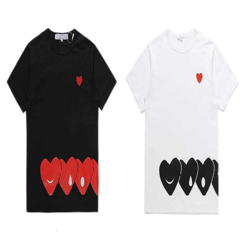 T-shirts pour hommes Mode Mens Play T-shirt Cdg Designer Hearts Casual Femmes Des Badge Garcons tee-shirt graphique coeur derrière la lettre sur la poitrine t-shirt