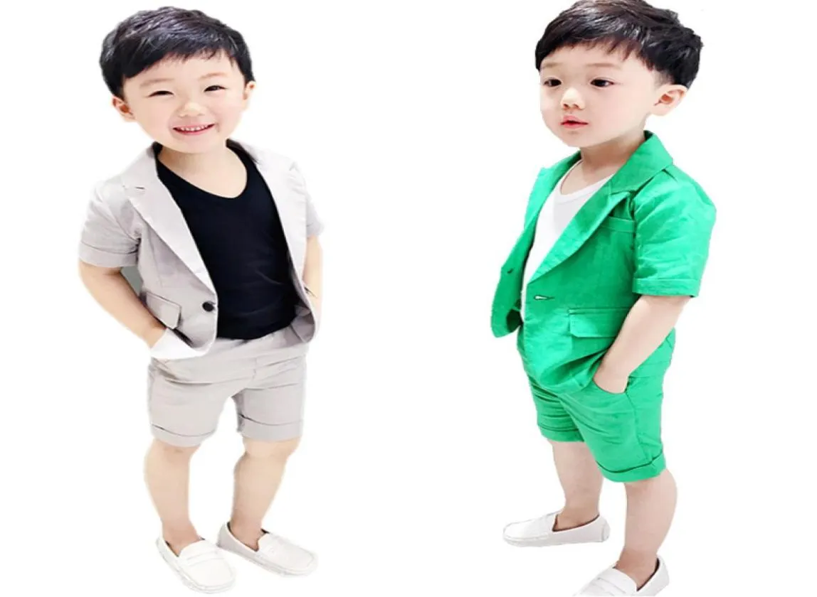 2020 Kids Summer 2pcs Short Sleeve BlazerShorts Boys Formal Suits ChildrenWedding Clothing Sets Prom Performance Costumes1654173