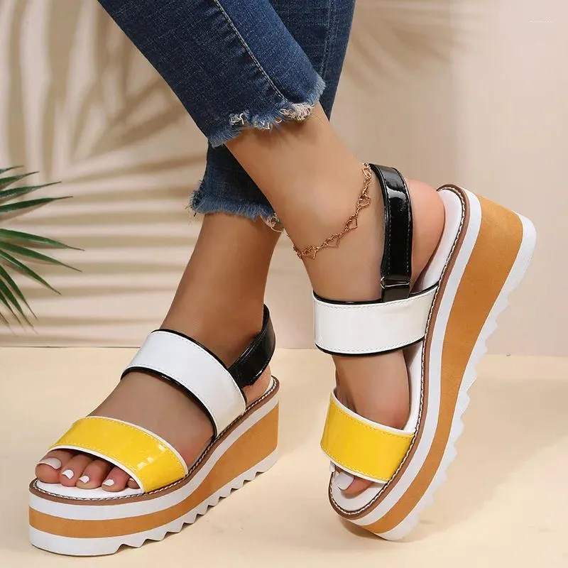 Sandaler 2024 Summer Woman Leather High Heels Female Wedge Ankle Strap Open Toe Thick Sole Fashion Beach Shoes White