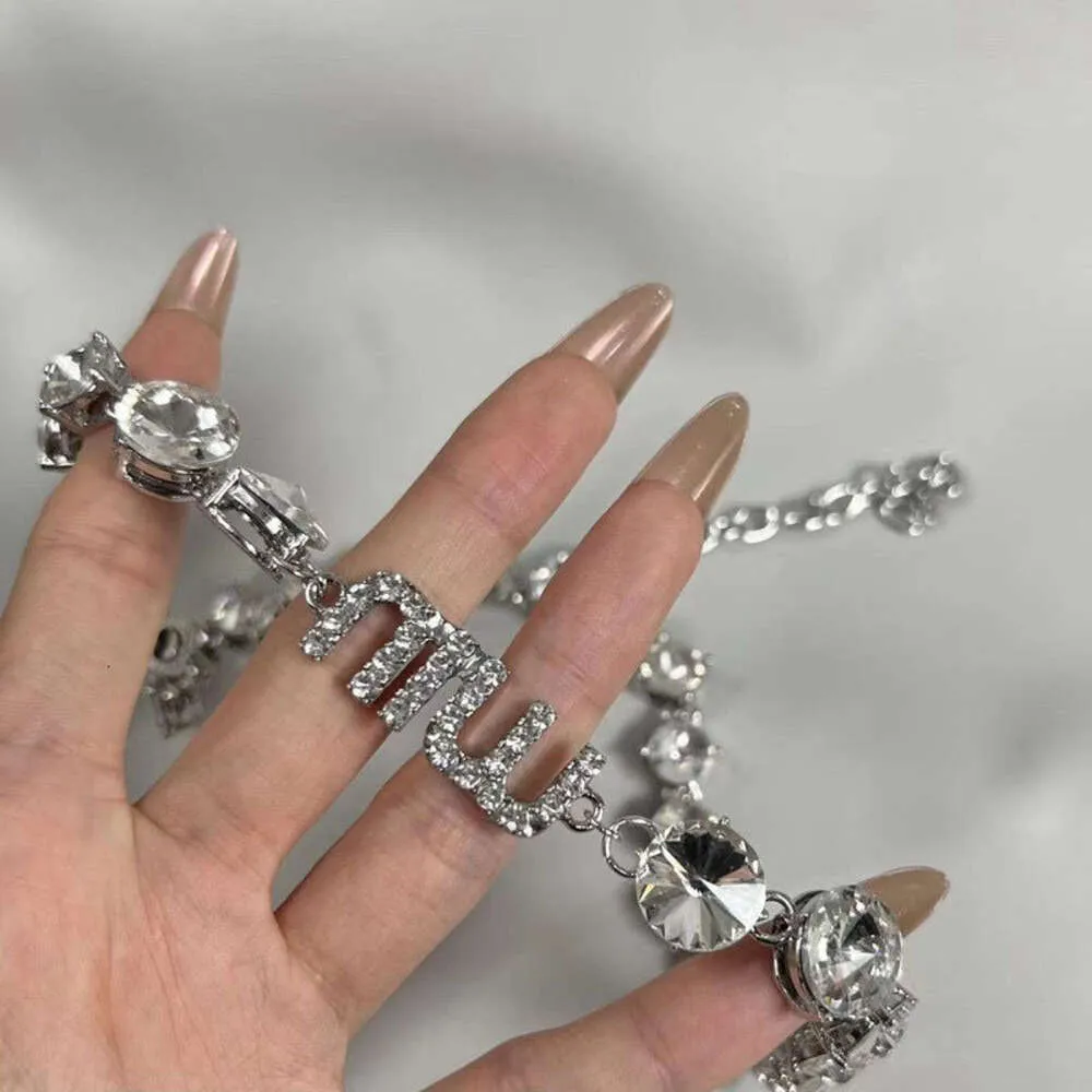 Modedesigner Miu Big Diamond Necklace for Women High Quality Full Diamond Party rostfritt stål Lärben Kedjeklänning Halsband Tillbehör smycken gåva