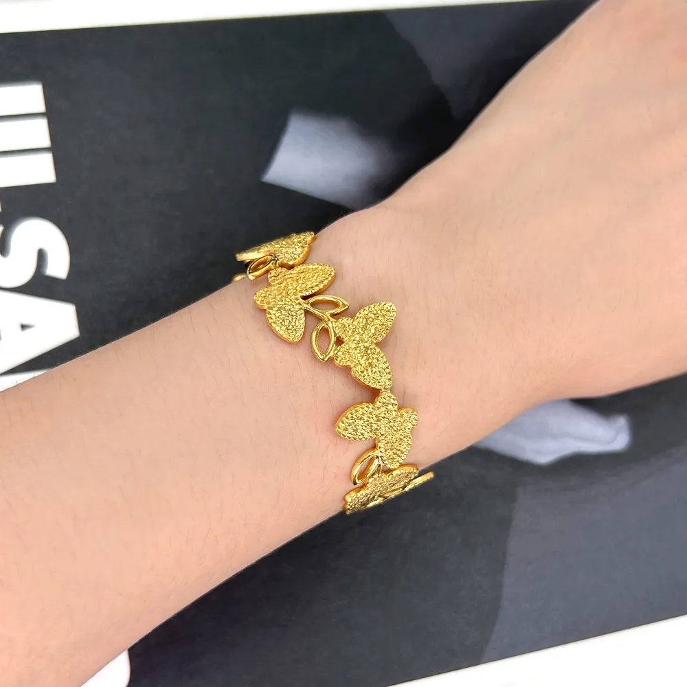 Bracelet ouvert papillon bracelet de mode tendance mode européenne et américaine blogueur de célébrité Internet minimaliste avec le même acier titane plaqué or 18 carats