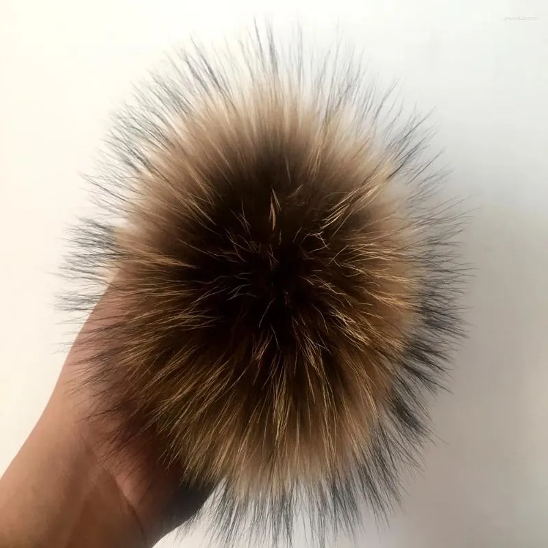 Berets 2024 Beanie Limited 15cm Real Raccoon Pompoms豪華なボールバッグハットのための本物のポン