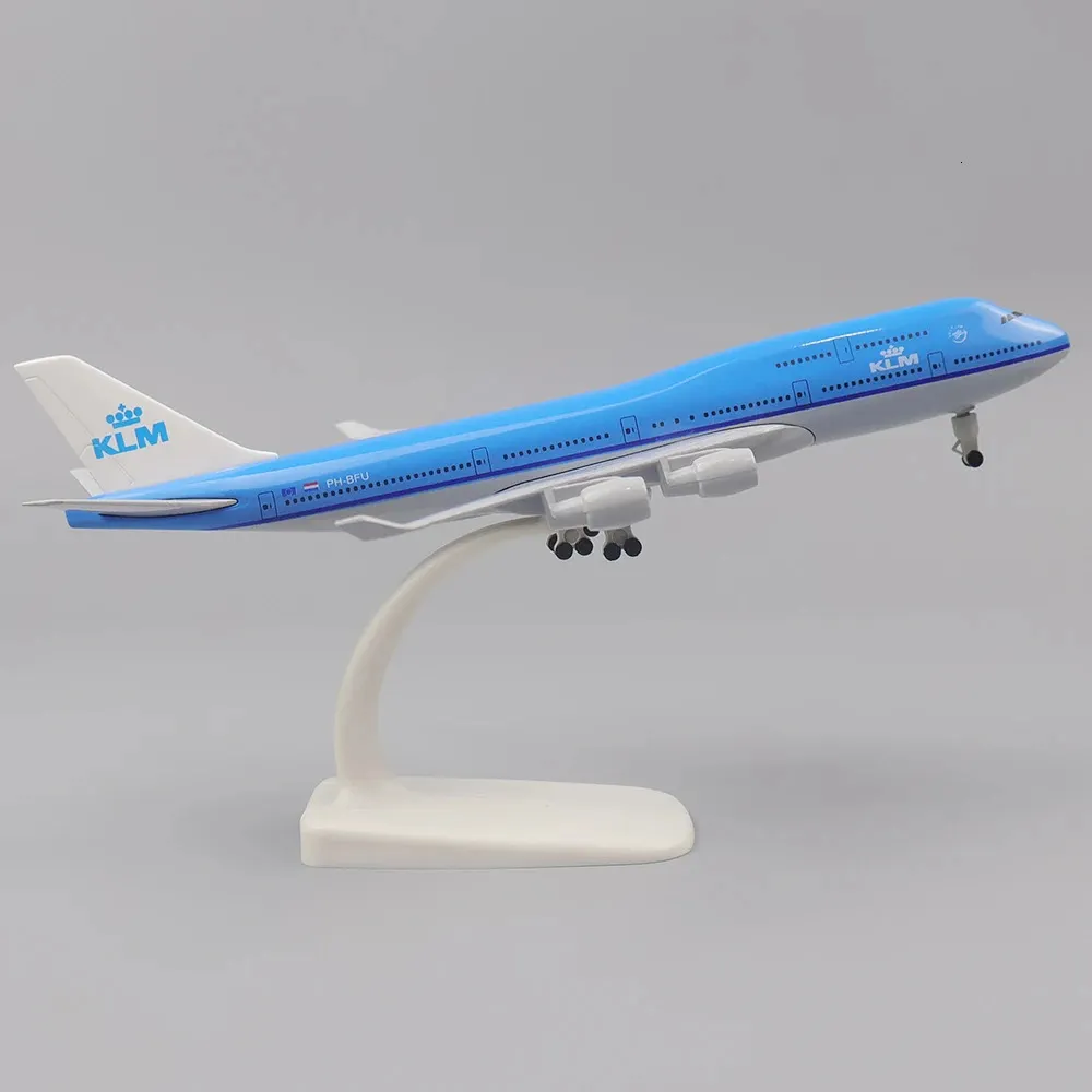 Metalen Vliegtuigmodel 20 cm 1 400 Holland B747 Replica Legering Materiaal Met Landingsgestel Ornamenten Kinderspeelgoed Jongens Geschenken 240118