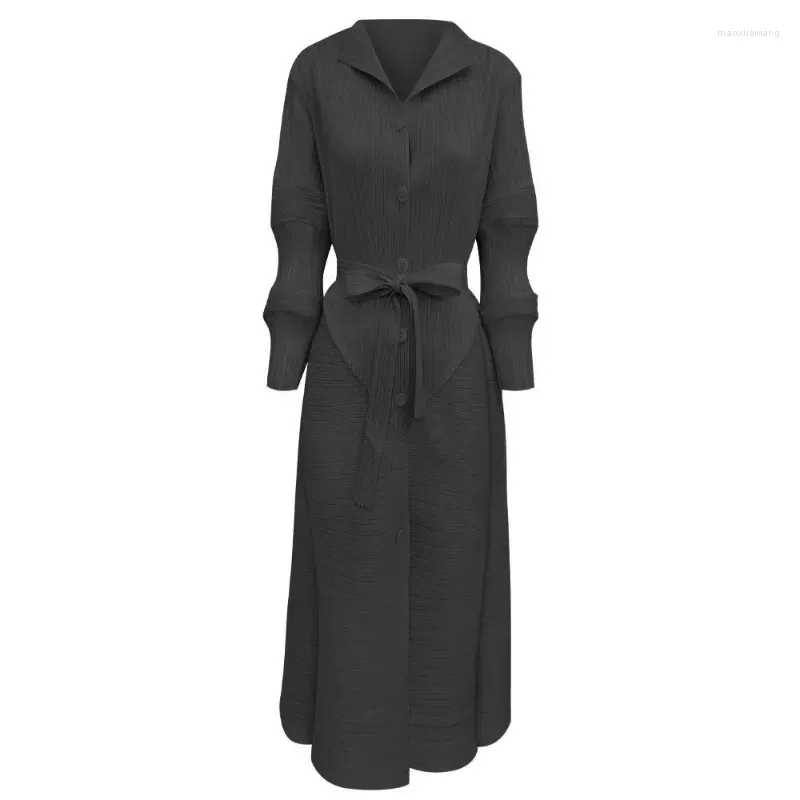 Robes décontractées Miyake 2024 printemps / automne longue demi-col ouvert petit et taille à lacets style couleur unie robe maix pour les femmes