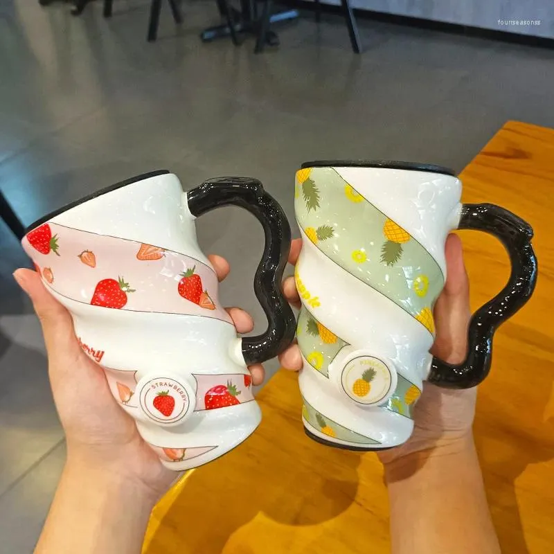 Tazze Tazza in ceramica a spirale con frutta di grande capacità da 520 ml Tazza da bere per studenti Tazze da caffè per ufficio Ins