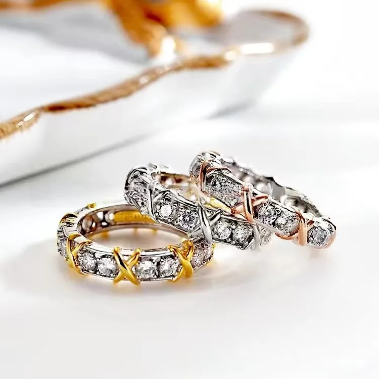 T Hemma smyckesdesigner titanstål tvåfärgade korsring u lås ring hjärtring olika stilar slät ring diamantring med presentförpackning