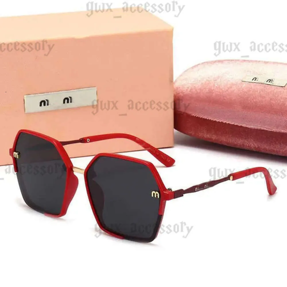 miui miui lunettes de soleil Designer Miui M Mode Tendance Hommes Femmes Grand Cadre Tourisme Rue Photo Miu Loisirs Conduite Voyage Lunettes de Soleil Noir 390