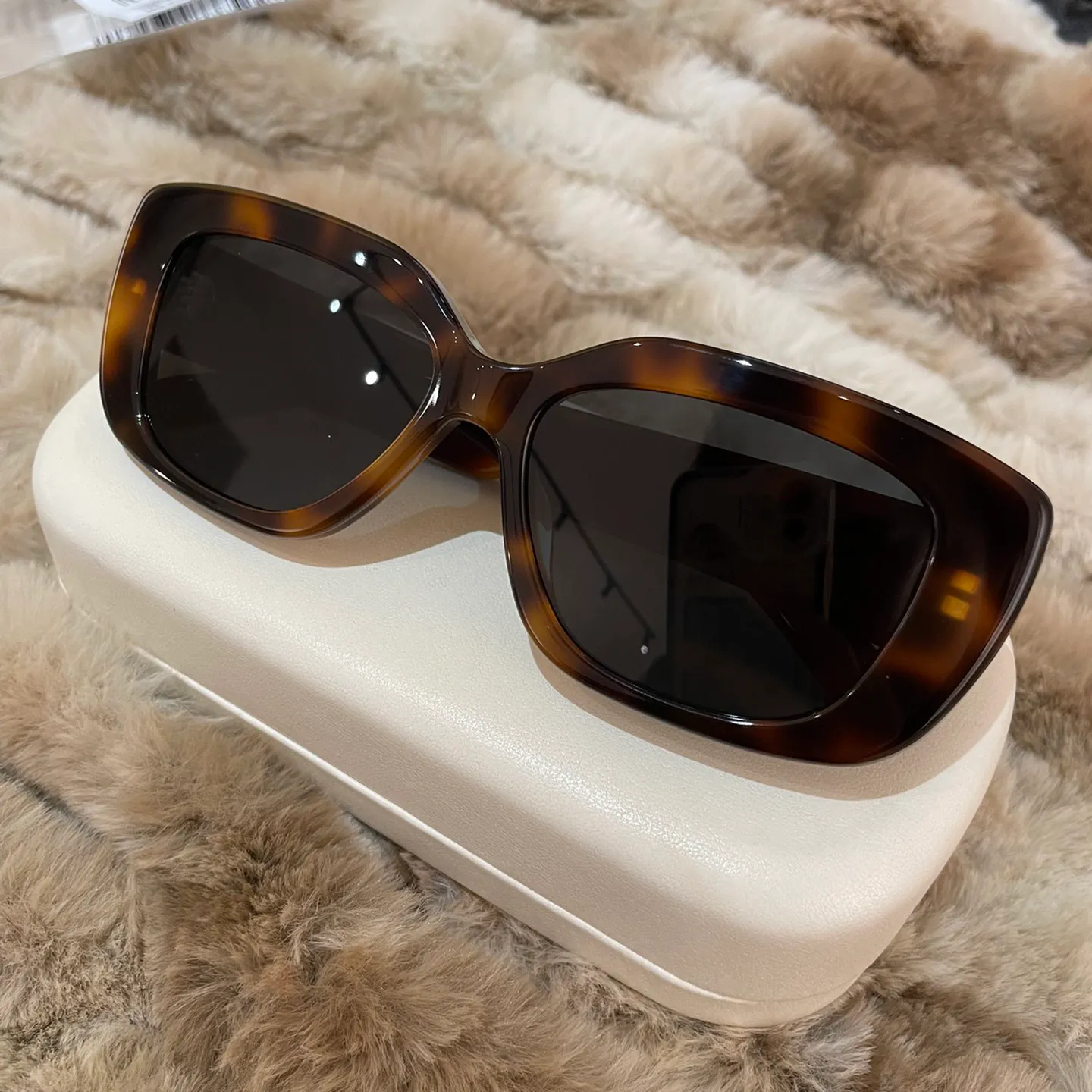 Cat Eye Sunglasses Women UV400 Protection Polarized... From  display picture 1
