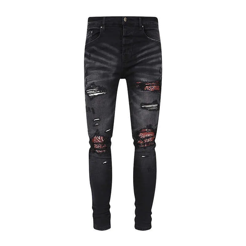 Mäns jeans Nya trendiga varumärke Cashew Flower Colored Printed Patch med veckad lapp Elastisk smal passande svarta jeans