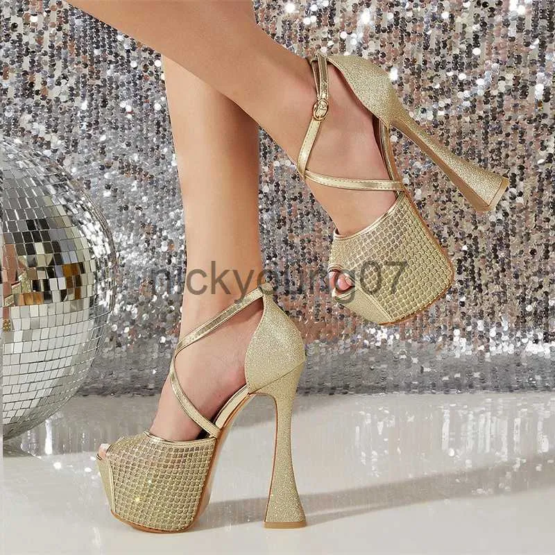 Sandaler Liyke 2024 Nya guld Silver High Heels Sexiga skor Kvinnor Fashion Design Rhinestone Mesh Tjock bottenplattform Pumpar Sandal FemaleJ240122