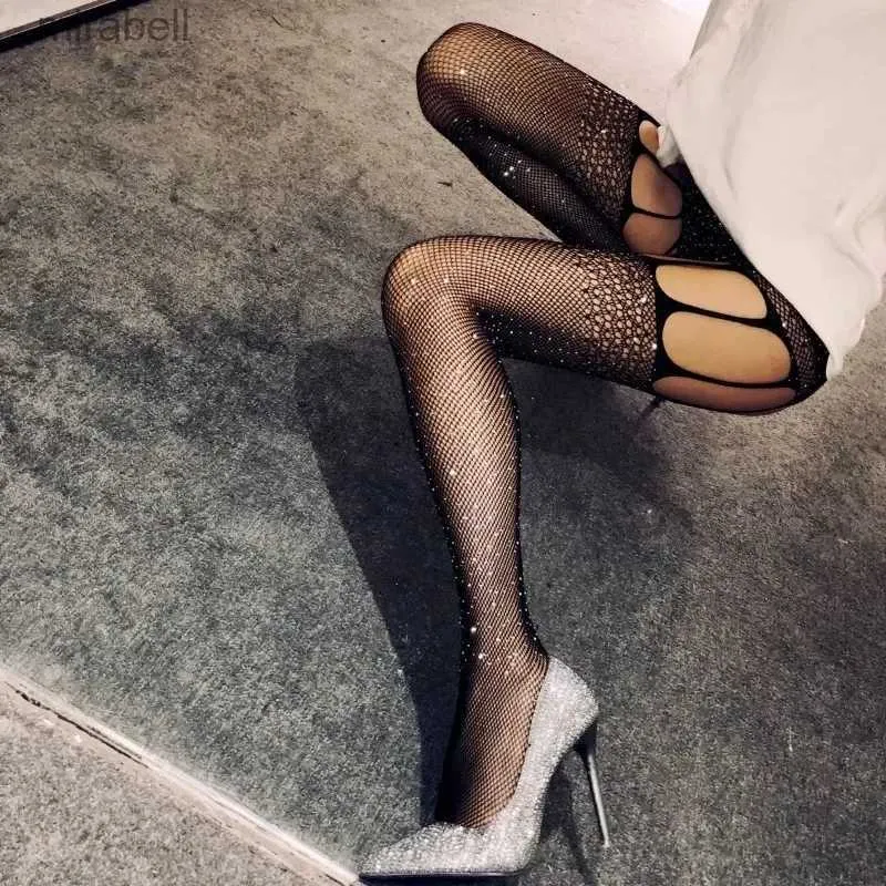 Meias Hosiery Perfuração Quente Bodysuit Lingerie Erótica Mulheres Fishnet Meias Sexy Com Cinto Strass Meia-calça Malha Preta Crotchless YQ240122