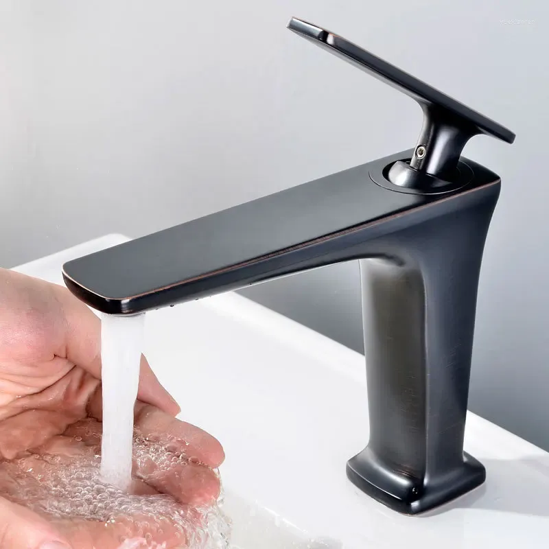 Rubinetti per lavandino del bagno Oro spazzolato / Bronzo lucidato a olio / Rubinetto in ottone cromato Miscelatore stile lavabo per acqua fredda e fredda