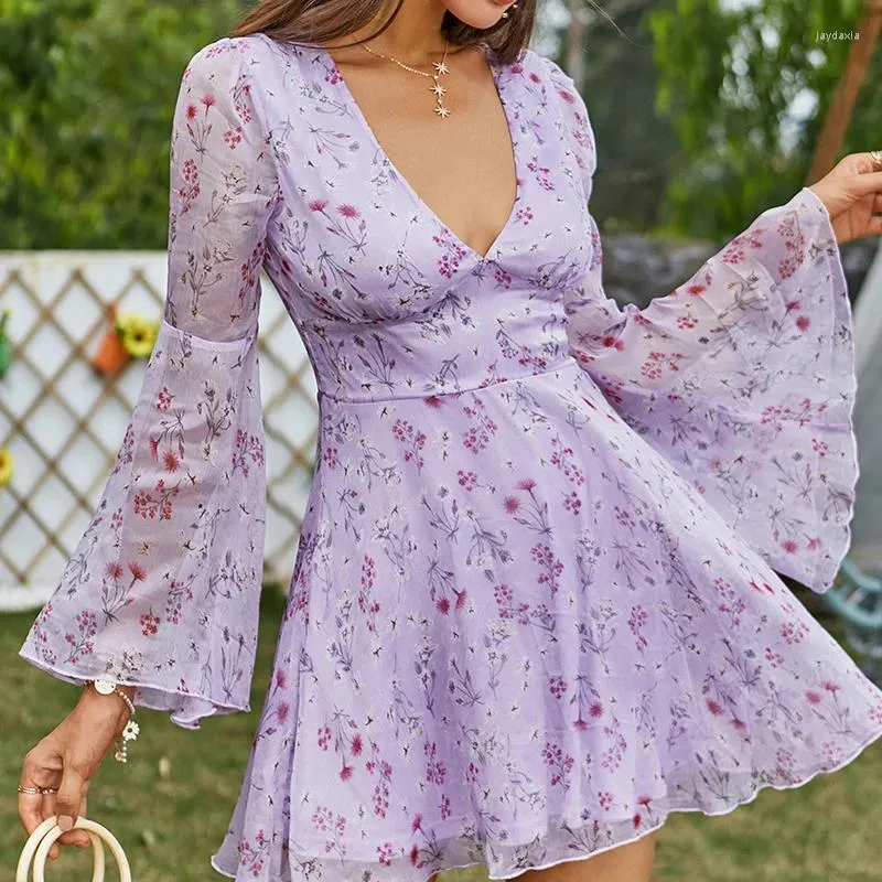 Casual jurken dames diepe v-hals bloemen dating mini-jurk elegante trui chiffon mode uitlopende mouwen Franse feestjurken