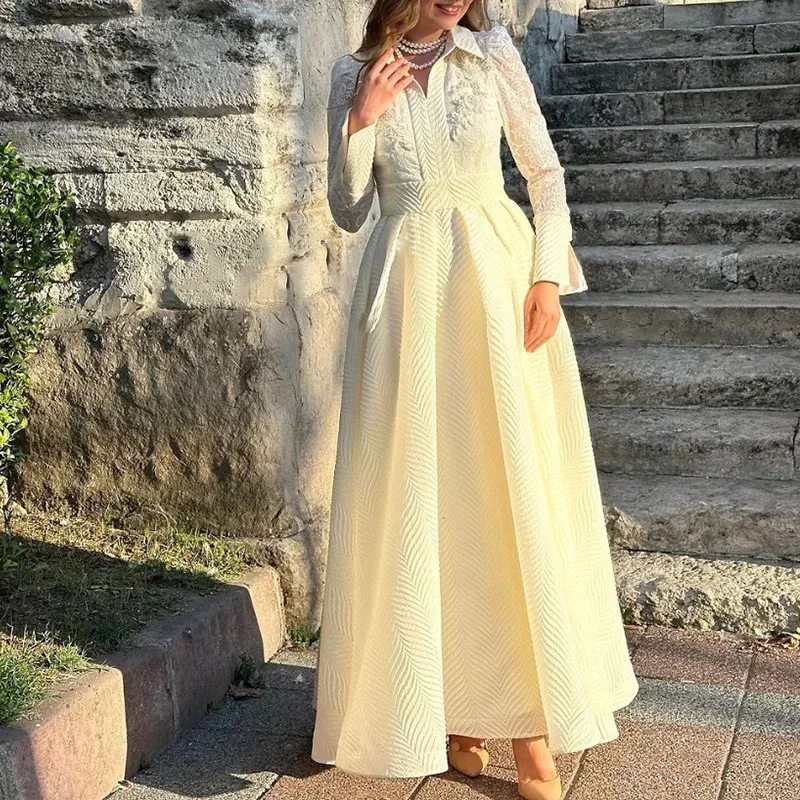 2024 Neues sexy Spitzen-Patchwork-Maxikleid in Weiß für Damen, elegantes, langärmliges Kleid mit Perlenstickerei für Damen, ultradünnes Bankettkleid mit Revers 240122