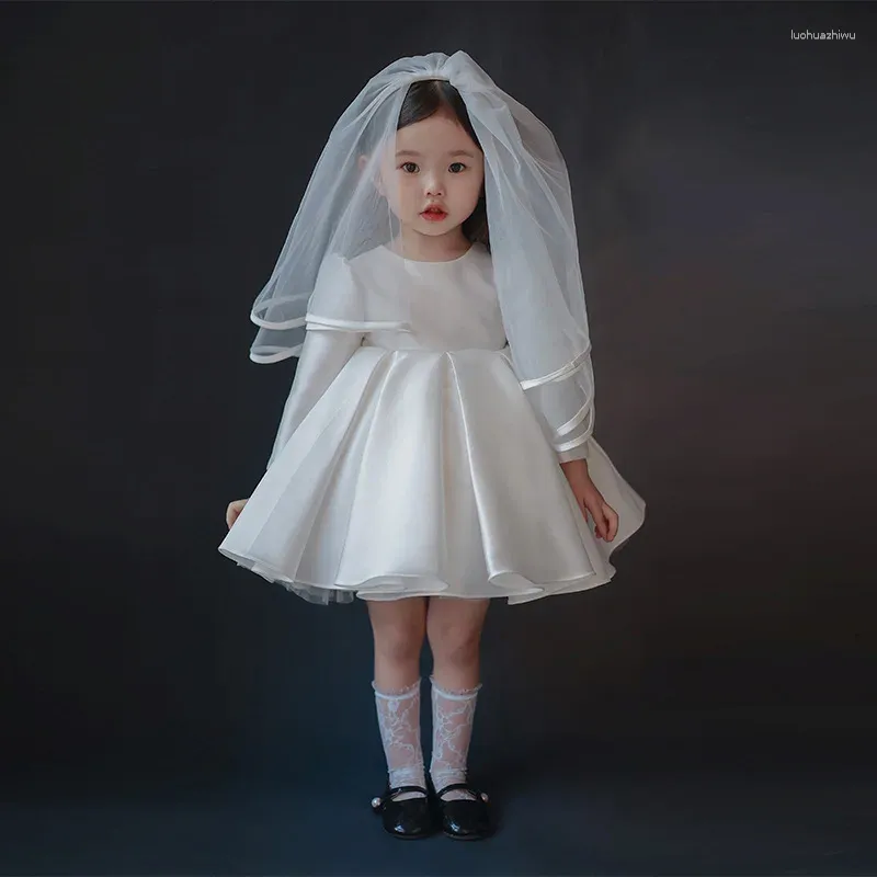 Abiti da ragazza Flower Boy Wedding Little White Satin Princess Dress Compleanno per bambini Leggero Lusso Un anno Baby Autunno