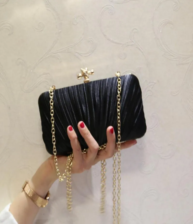 Stunning Velvet Bridal Hand Bags Solid Flap Ruffled Clutches For Wedding Jewelry Prom Evening Party Shoulder Bag8310423