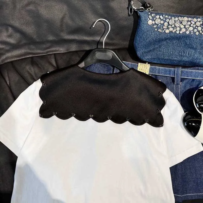 女性用Tシャツデザイナー2023夏の新しい甘いネイビーストームエッジショールとビーズの文字半袖ピュアコットンホワイトTシャツ女性用uzeu