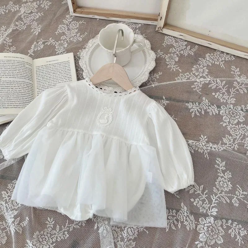 Robes de fille 8750 vêtements nés 2024 printemps et automne bébé fille princesse barboteuse jupe cygne Patch col en dentelle robe à manches longues