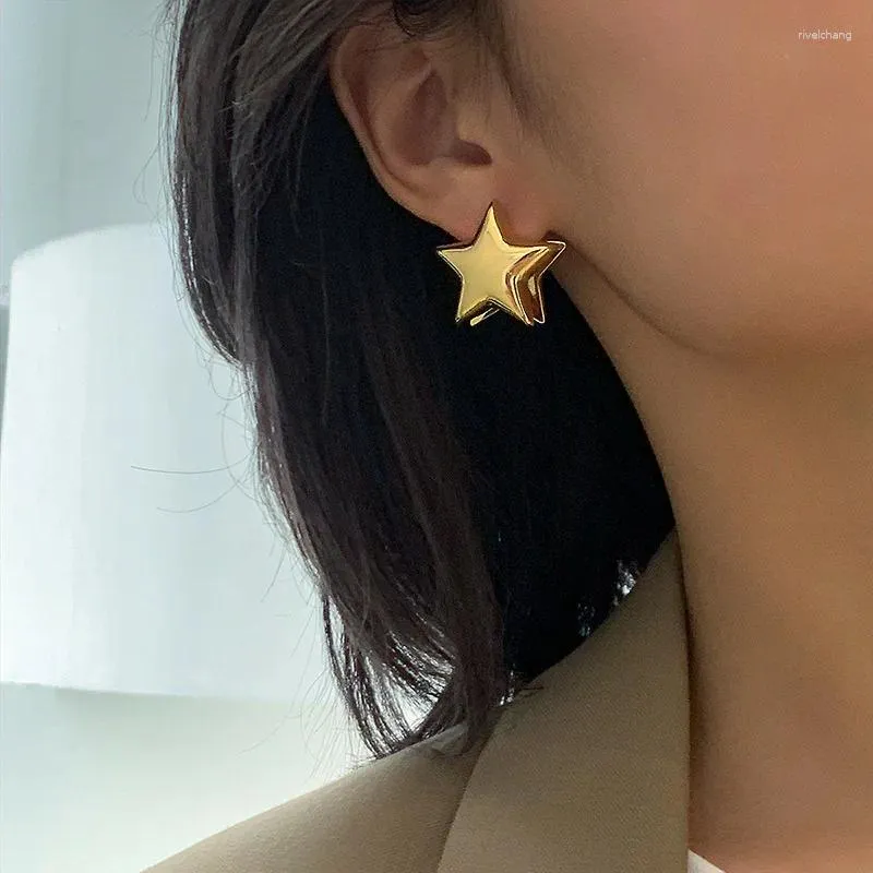 Boucles d'oreilles Designer pour femmes Dos Vintage Couleur Or Plaqué Pentagramme 2024 Design Tendance Simple Star Stud Filles Bijoux En Gros