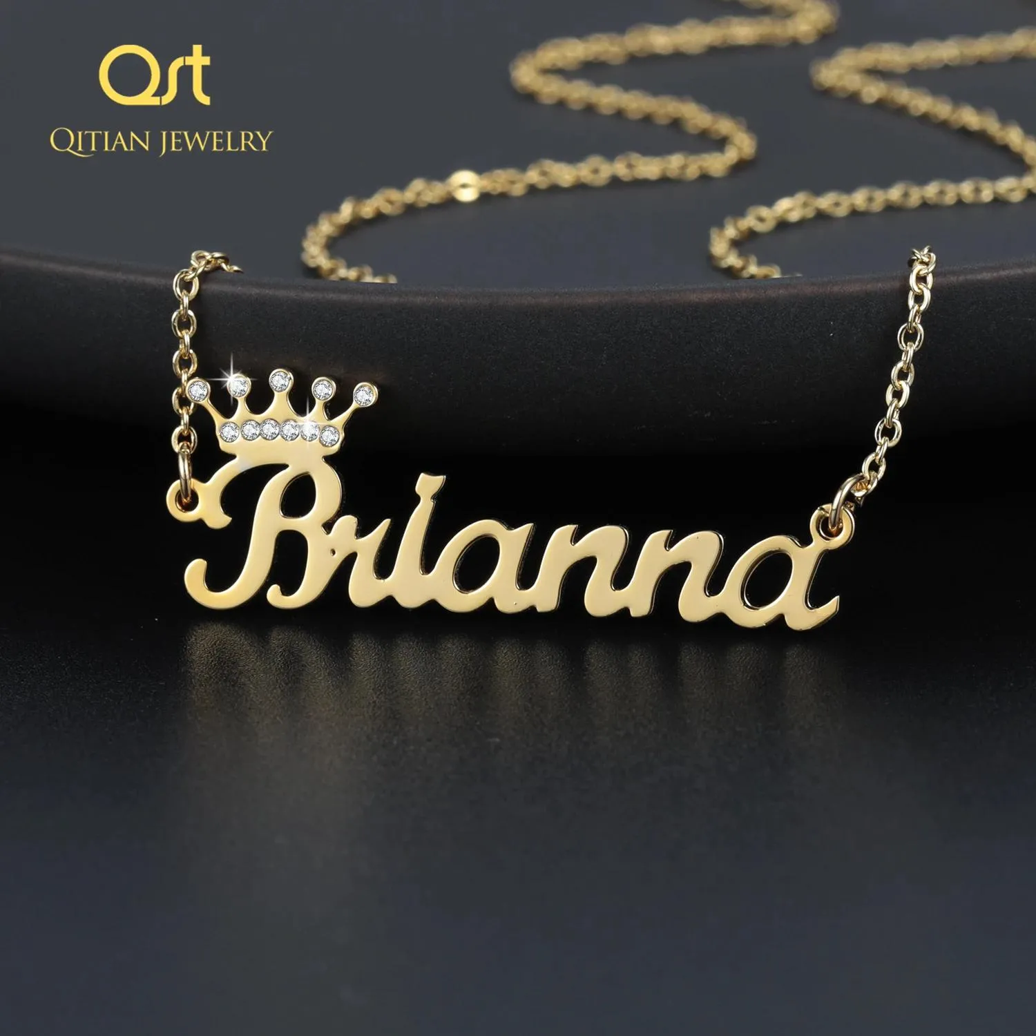 Halsband Personliga anpassade kronnamn Halsband Crown Iced Out Crystal Zircon Letter Pendant Halsband Kvinnors rostfritt stål gåva