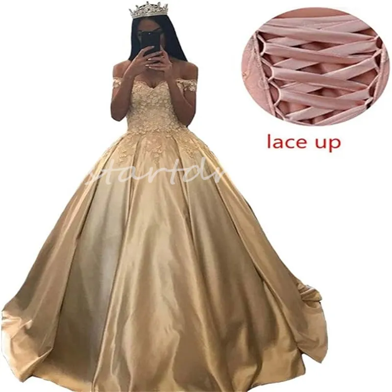 Księżniczka Gold Quinceanera Sukienka z kwiatami 3D 2024 Off ramiona satynowa koronka piętnaście linii satynowe vestido de xv PROM PRYCJA Sweet 16 Para Debiutante Rode de Mariage