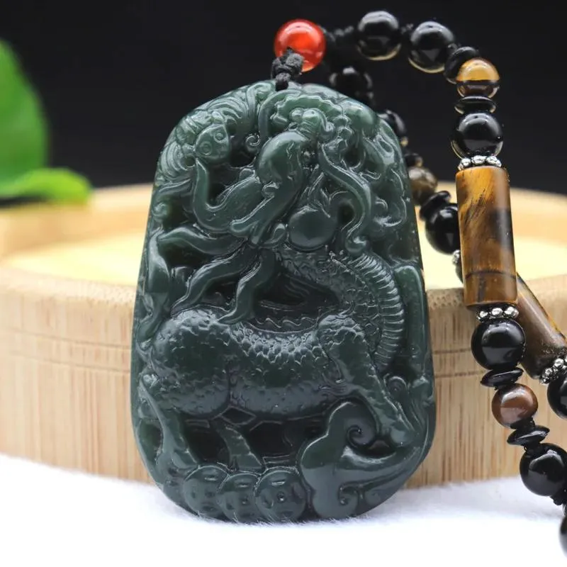 Colares Natural Verde Hetian Nephrite Jade Mão Esculpida Kylin Unicórnio Sorte Amuleto Pingente Colar Para Homens Mulheres Grânulos Livres Corda Cadeia