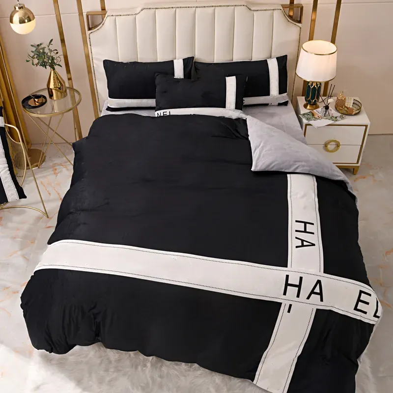 Luxury designer bedding set velvet duvet cover bed sheet with 2pcs pillowcases queen size soft winter comforters sets covers king Quilt size