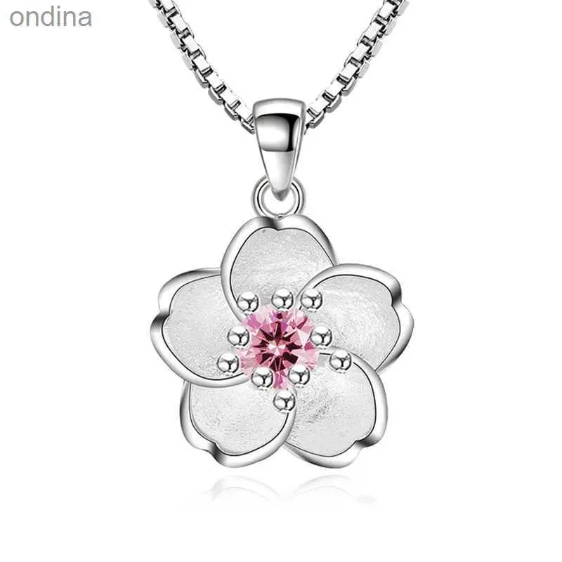 Collane con ciondolo Collana in argento sterling 925 Collana con pendente in zircone con fiori di pesco per gioielli con ciondolo da donna Regalo di Natale YQ240124