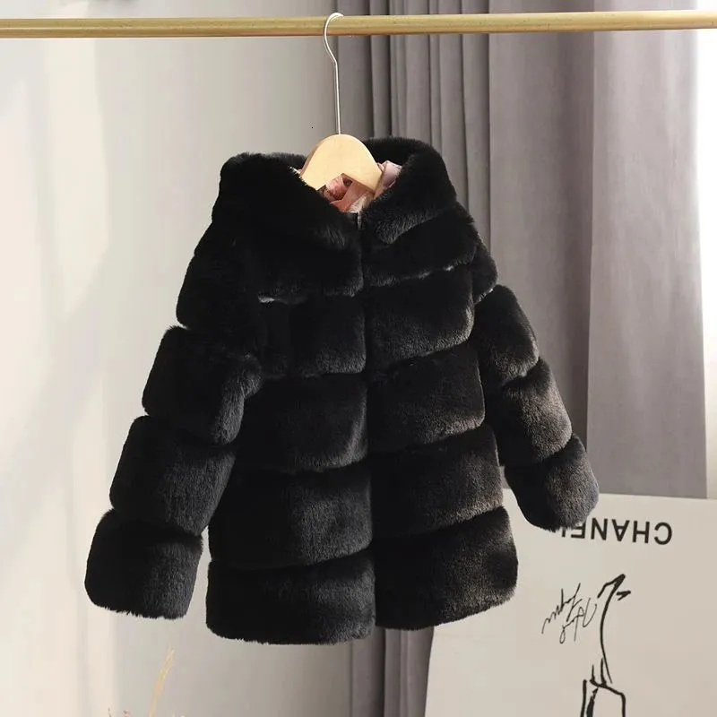 Barnklädflicka päls Coat Winter Solid Artificial Rabbit päls huva jacka baby mode pojke tjocka varma barnkläder 240123