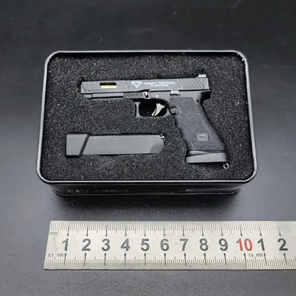 G34 Gun TTI Speed ​​Chasing Shell Ejection Pistol Alloy Miniature Toy Gun Keychain Survival Pistol Model Löstagbar kula som kastar 2082 ZZ