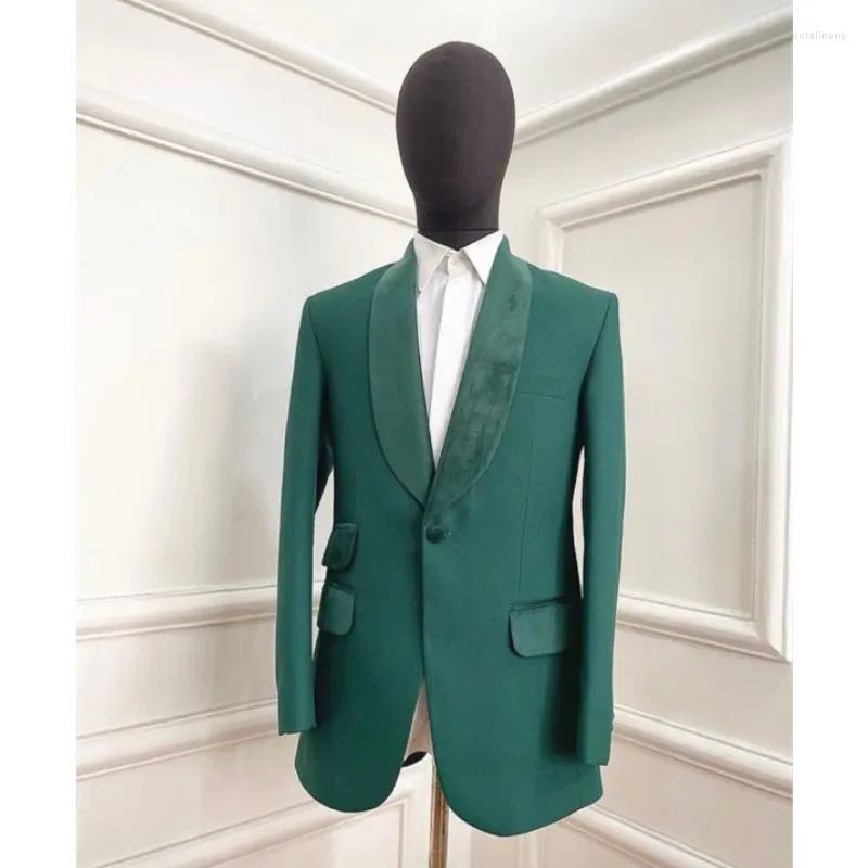 Herrdräkter gröna män skräddarsydda sammet sjal lapel en knapp prom terno masculino smal fit brudgum blazer bröllop 2 st jacka byxa byxa