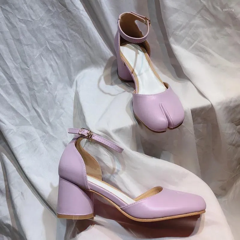 Туфли фиолетового цвета, женские туфли-лодочки Tabi с разделенным носком, женские туфли-лодочки на массивном высоком каблуке, дизайнерские летние сандалии с запахом на щиколотке, 2024, Мэри Джейн, большого размера