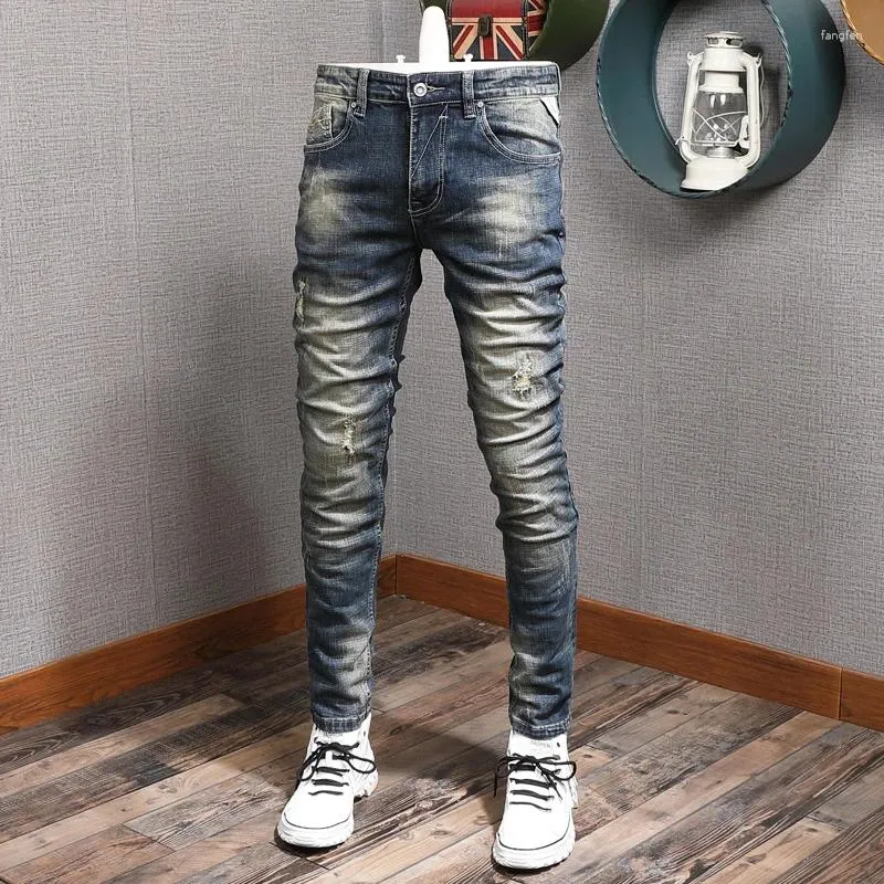 Herr jeans ly designer mode män retro mörkblå elastisk smal fit rippade byxor vintage casual denim byxor hombre