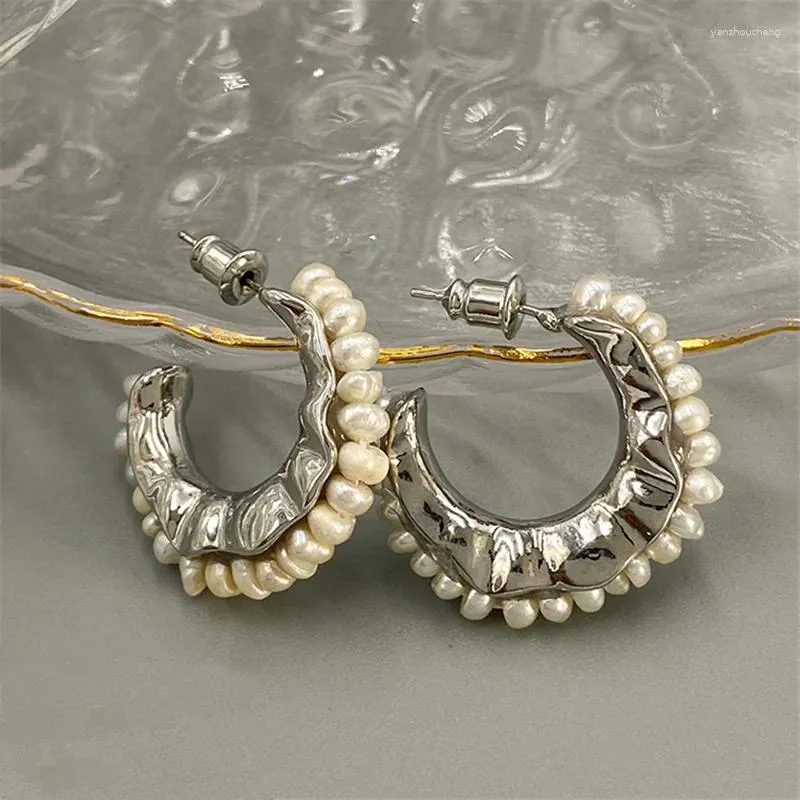 Studörhängen hangzhi vintage sötvatten pärla c-formad geometrisk oregelbunden silverfärg 2024 för kvinnliga flickor festsmycken