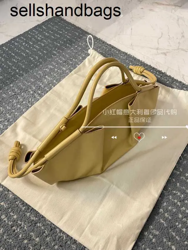 LOEWE ゴールドレザーバッグ