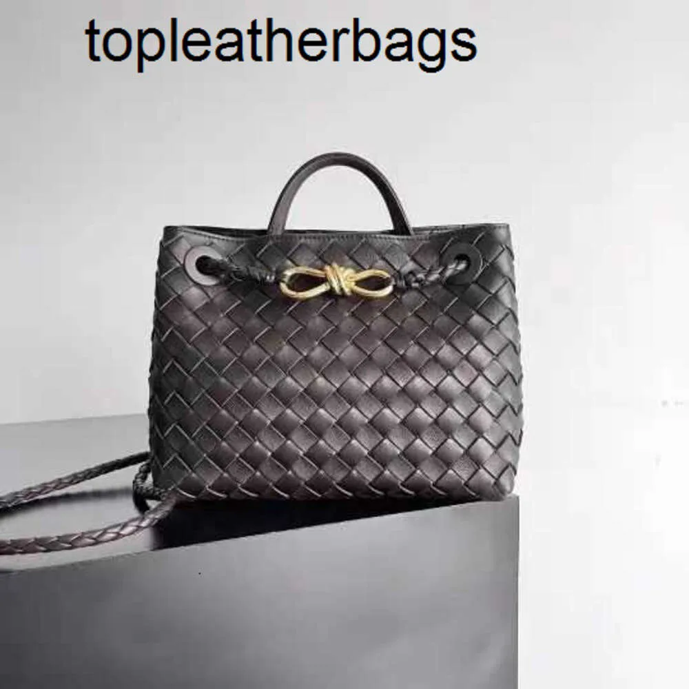 Botteg Venetas Copy Deisgner 8A Bags Legal online shop 2023bv New Summer Woven Bag Leather Andiamo One Shoulder Crossbody Fashionable and Temperament