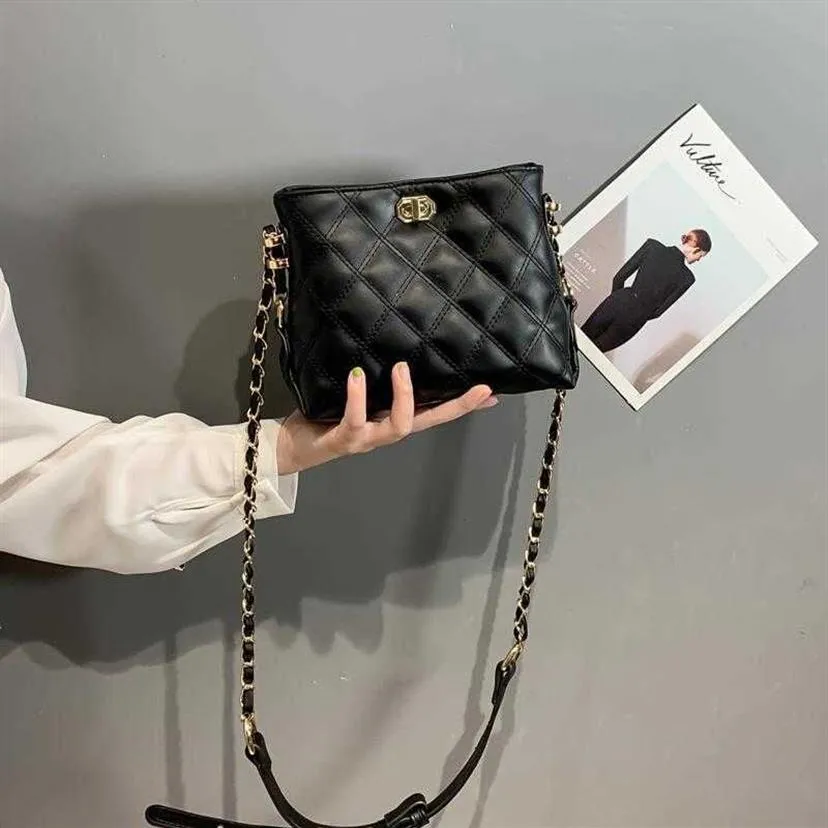 style Small bag woman Fashion 2021 fashionable ladies one-shoulder messenger chain Rhombus high-capacity Handbag278r