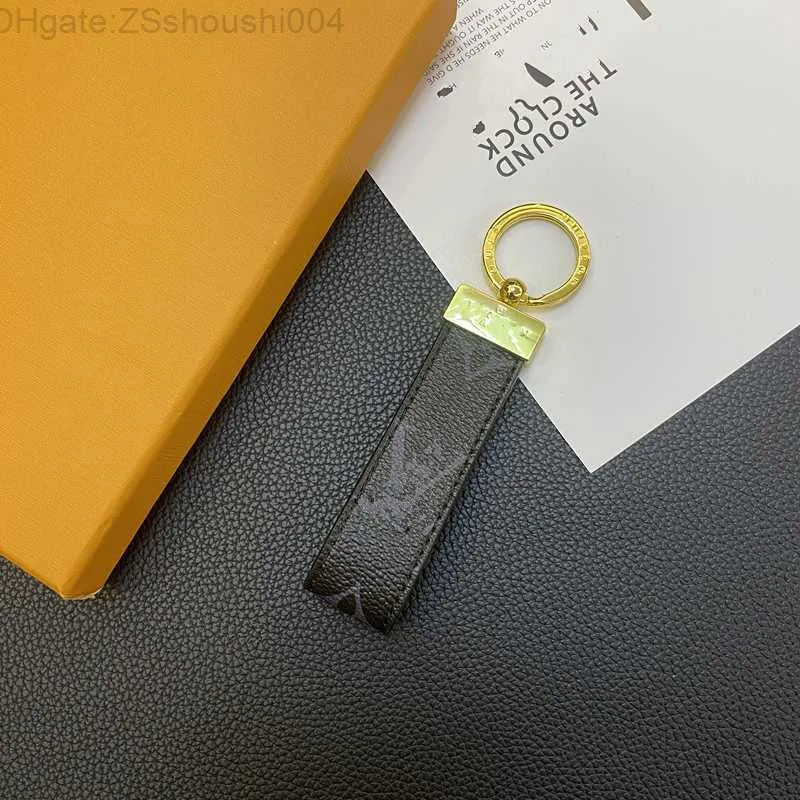 Nya handgjorda nyckelringar Luxury Designer Keychain Lanyards Herr Metal Buckle Leather Car Key Chain Bag Charm Unisex Keyring Classic Fashion Accessories TGO3