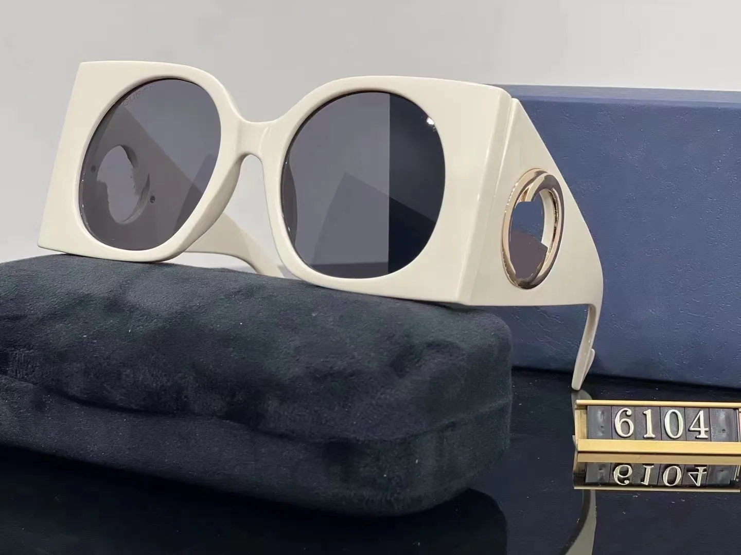 Moda luxo designer óculos de sol carta impressão lente menwomen clássico grande quadro óculos de sol para feminino na moda ao ar livre óculos tons uv400 lentes com case6104