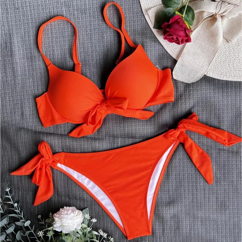 Kvinnors badkläder 2024 Kvinnor Sexig bikini Set Split Swimsuit Push Up Two Piece Bikinis Beach Swimming Wear Solid G-String