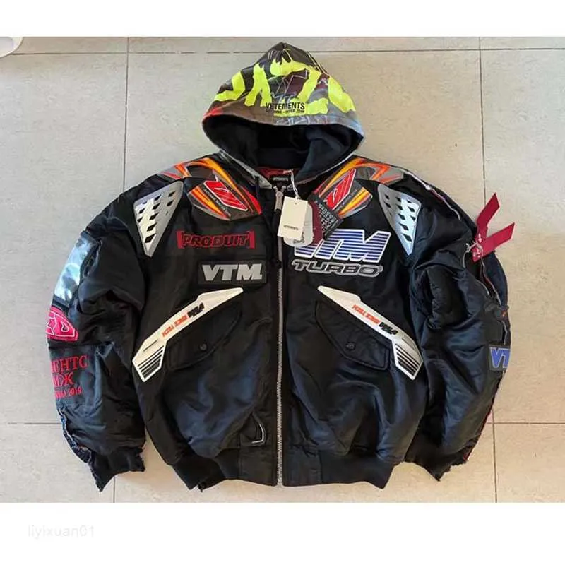 Herrjackor High Street Original Vetements Men Racing Jackets Overdimensionerade VTM Jackor Fashionabla Bomber Patched Tags Coat Jumw