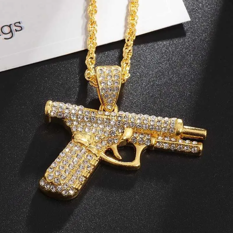 Pendant Necklaces Bling Iced Out Pistol Pendant Submachine Gun Necklace Men Personality Hip Hop Rock Punk Cool Street Party Jewelry Gift