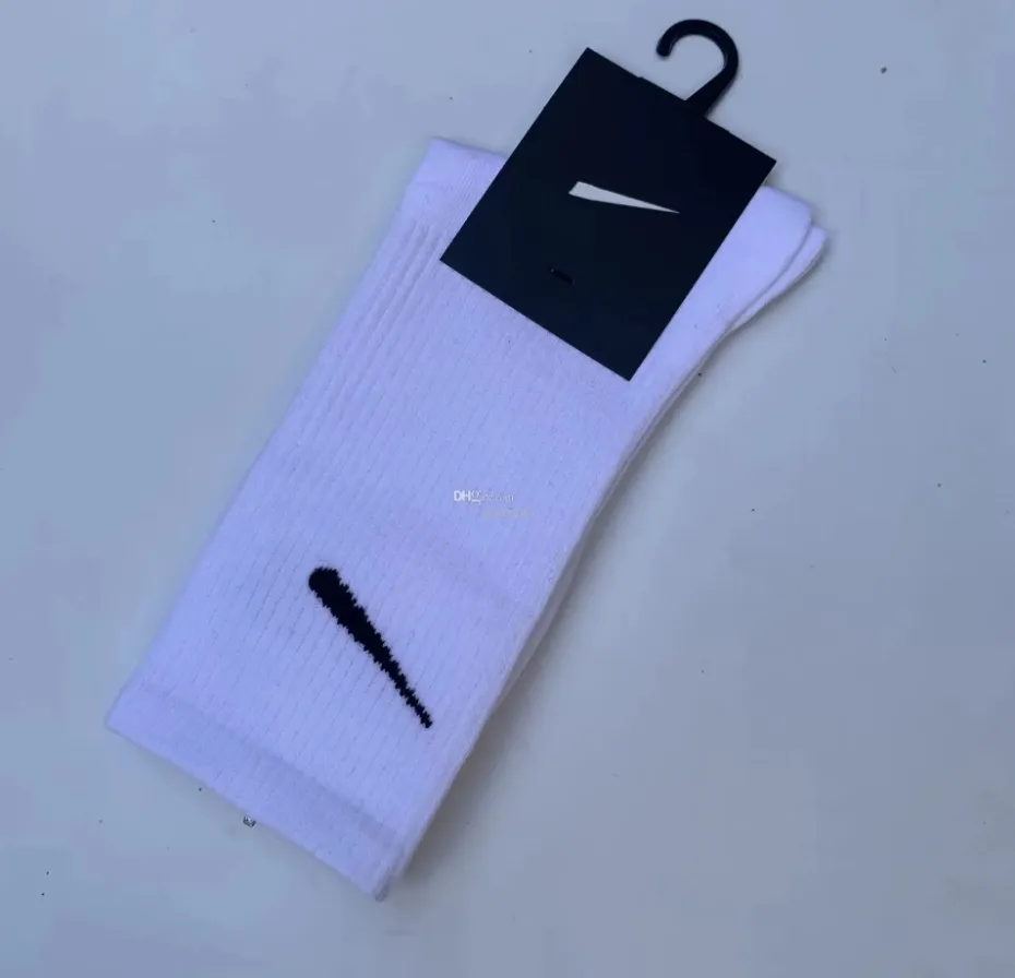 Mens new style socks Wholesale Sell All-match Classic black white Women Men Top Quality Breathable Cotton mixing Football basketball Sports Ankle sock