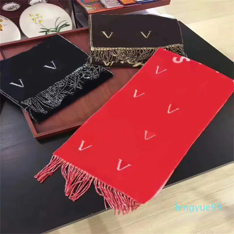 Sciarpa di design in lana da donna per sciarpe rosse classiche da uomo, morbide al tatto, avvolgenti, scialle lungo autunno inverno, mantiene calde le nappe