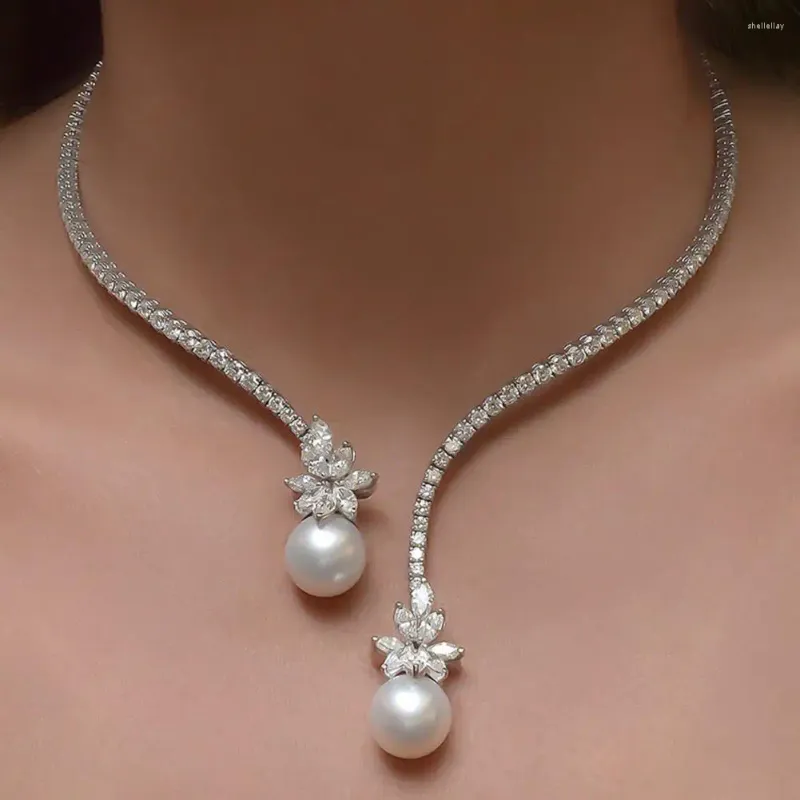Kedjor retro öppen design kvinnor halsband lysande strass inlagd kubik zirkoniumblommor form faux pärlor slutöppning