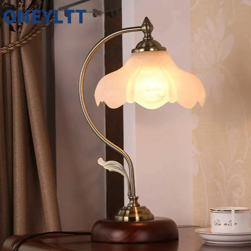 Schreibtischlampen Retro Rustikale Tischlampe Vintage Lotus Glas Lampenschirm Handgefertigter Holzsockel Antike niedliche Schreibtischlampe für Schlafzimmer Nachttisch Nachttisch YQ240123