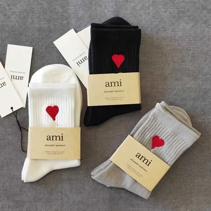 Designer Ami-sokken voor dames en heren met middellange tot hoge mouwen Franse stijl hart geborduurd rode perzik A-letter puur katoen veelzijdige trendy sokken