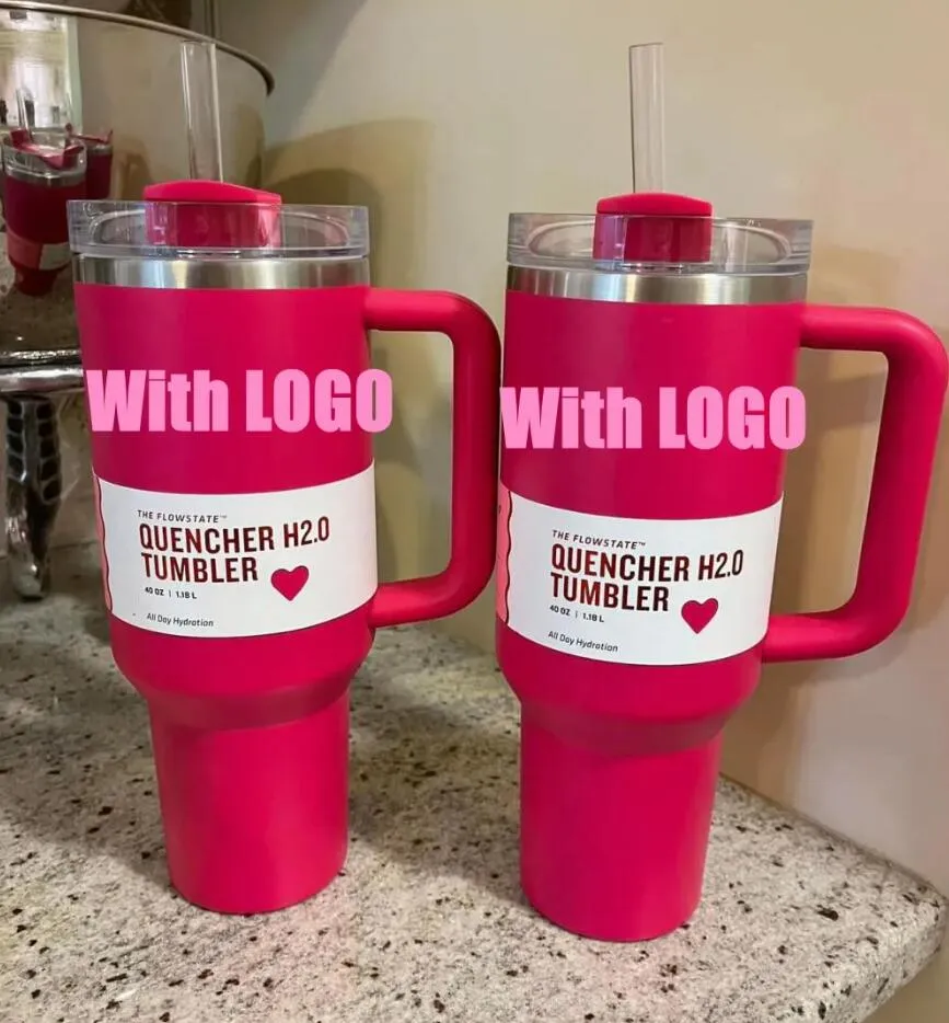 STOCK USA 1:1 Stesso THE QUENCHER H2.0 Cosmo Pink Parade TUMBLER Tazze da 40 once Tazze per auto in acciaio inossidabile Regalo di San Valentino Bottiglie d'acqua Flamingo con logo 0123