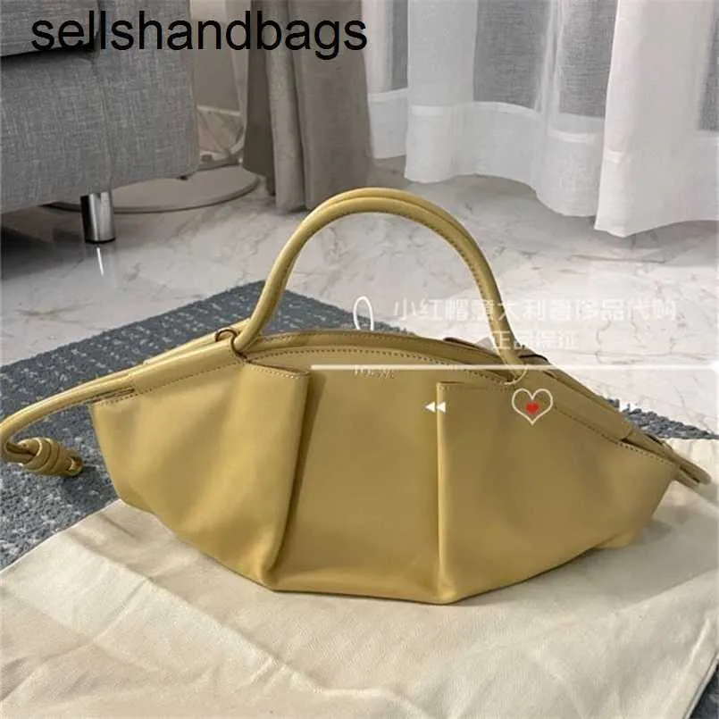 LOEWE イエロー レザートートバッグ 1_a5743bdffd58d3ecb1dbca6c58bd