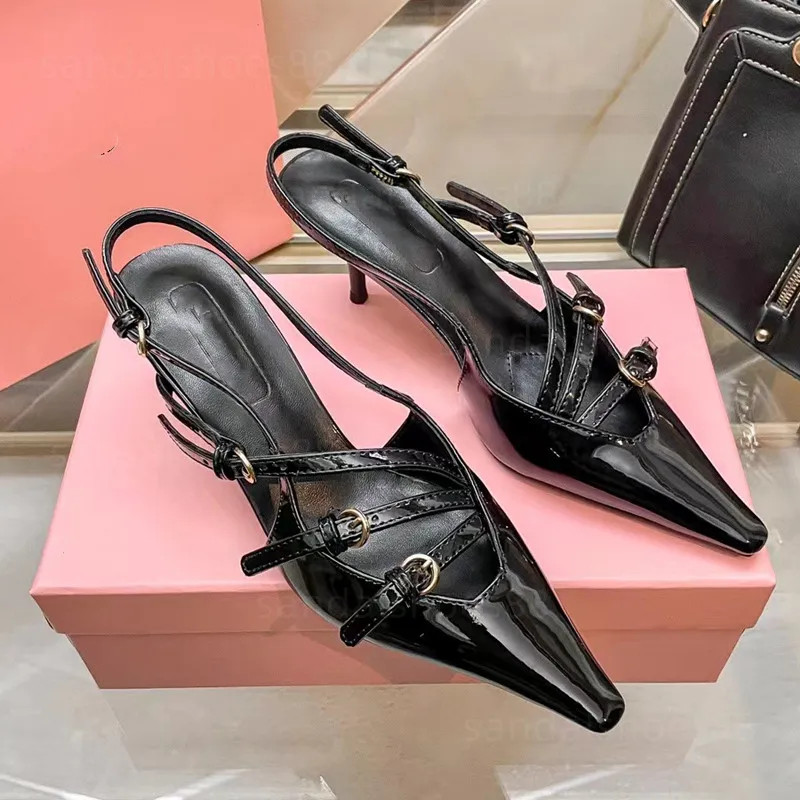 Tacchi firmati Slingback con fibbia Décolleté con cinturino in vernice Cristallo satinato Tacchi a forma di gattino Sandali con cinturino con fiocco Punta chiusa Donna Comode scarpe slingback con tacco basso